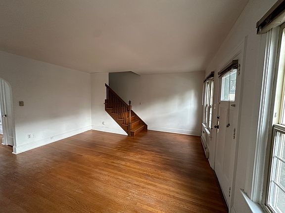 5th image of 922 E Lynn St #922