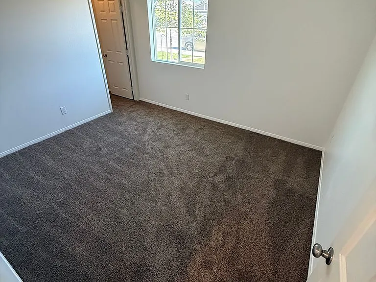 415 Welch Ave — Photo 6