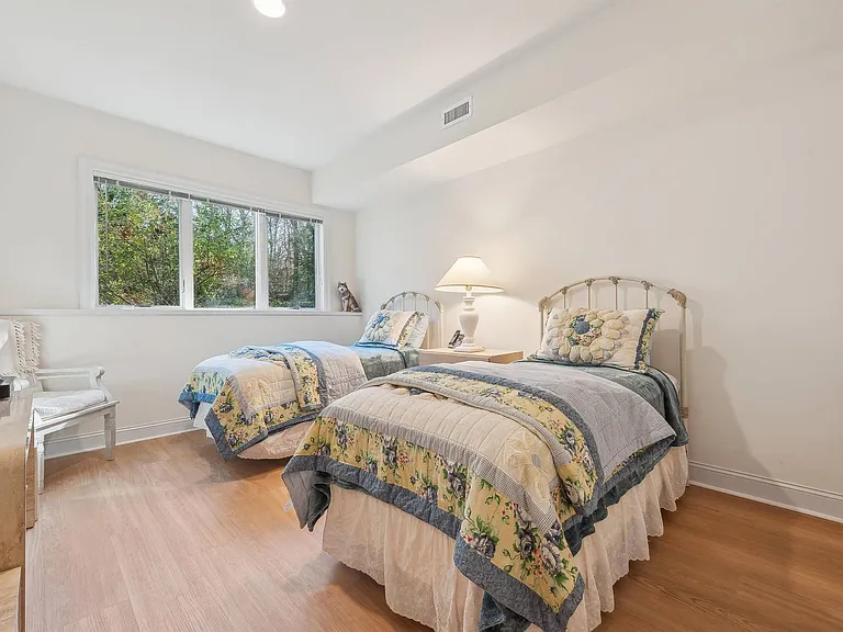 15 Eastwood Ct — Photo 23