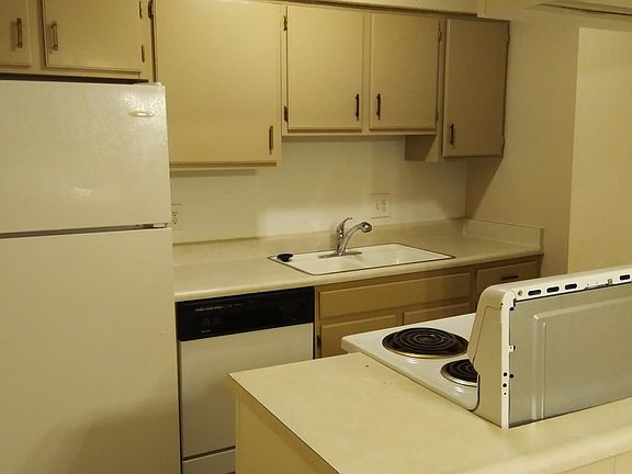 2nd image of 401 12th Ave SE APT 255