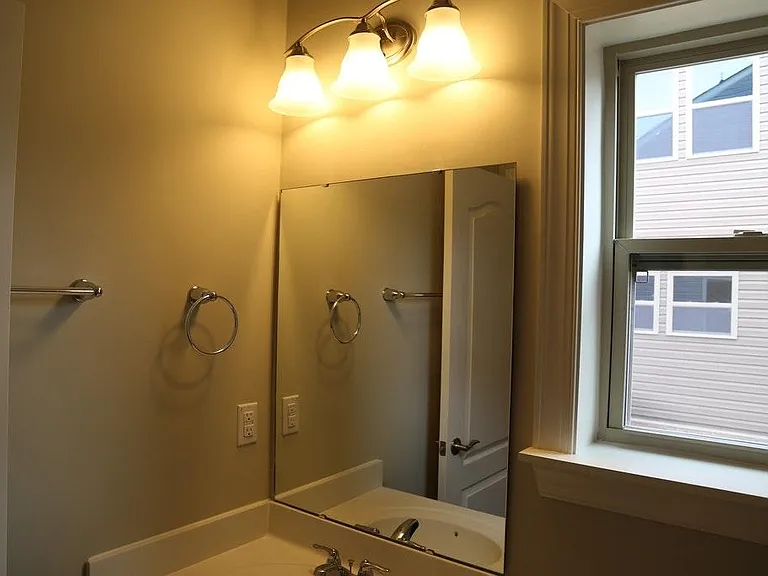 836 Poplar St — Photo 12