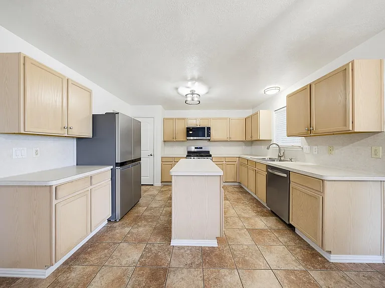 16130 Coleburn Dr — Photo 15