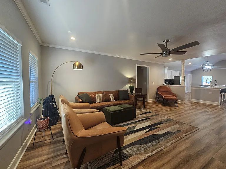 2737 Celia Ave — Photo 4