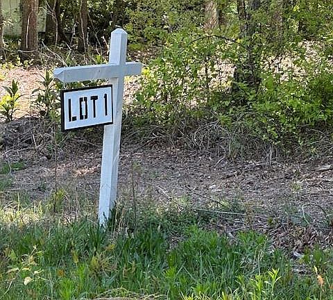 3rd image of 815 A J Irvin Rd #1