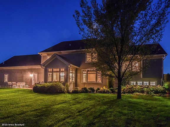 3rd image of 395 Painted Woods Dr