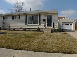 424 Meadow Ln, Troy, OH 45373