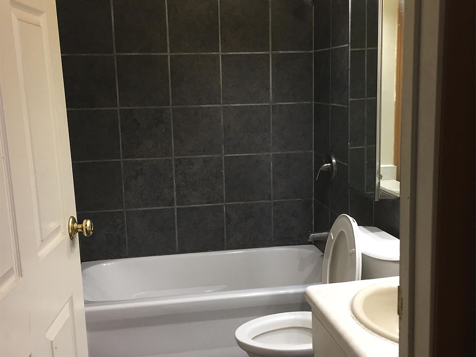 1st image of 136 Earl St APT 8