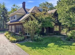 2692 Colchester Rd, Cleveland Heights, OH 44106