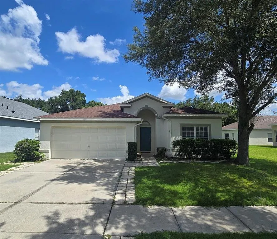 3 bed, 2.0 bath, 1560 sqft, $2,200 — Photo 1