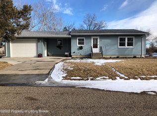 524 3rd Ave SE, Beach, ND 58621