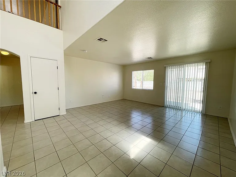 1018 Cliffbrook Hedge Ave — Photo 3