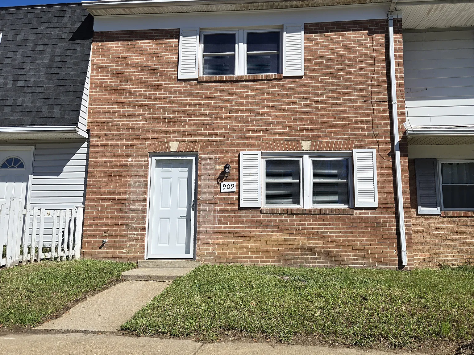 3 bed, 1.5 bath, 1200 sqft, $1,795 — Photo 1