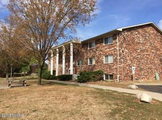 168 1st St APT 10, Olivet, MI 49076
