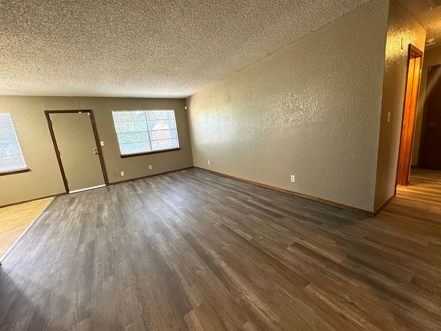 Adorable 3 bedroom 1.5 bathroom located in Tulsa Ok — Photo 3
