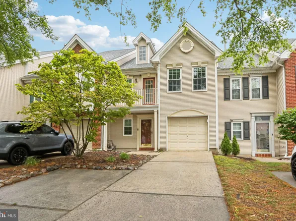 40 La Costa Dr, Blackwood, NJ 08012