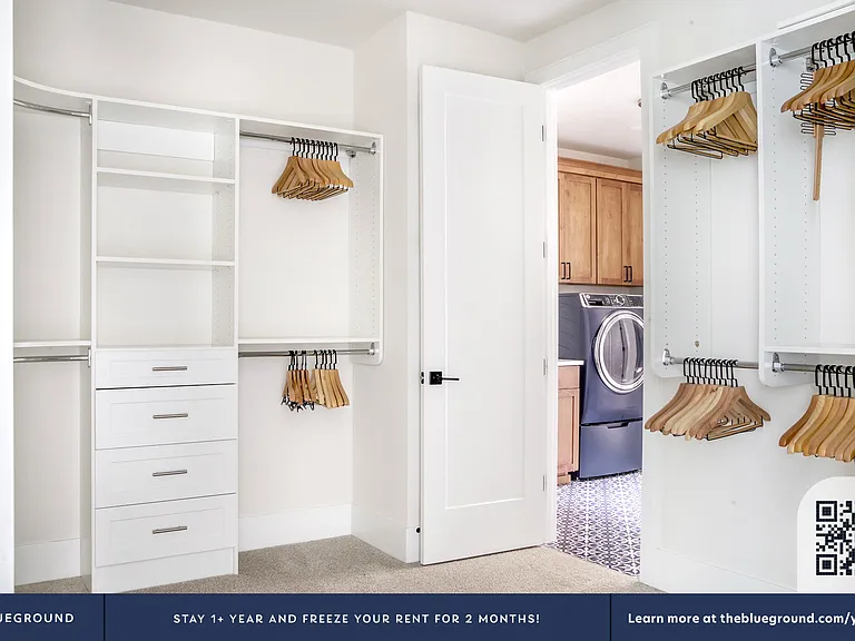 Walk-in Closet