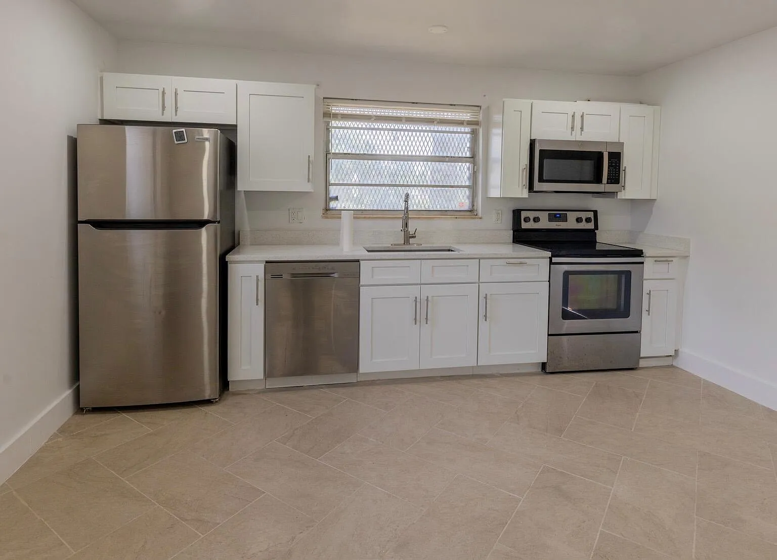 2 bed, 1.0 bath, 1050 sqft, $2,000 — Photo 3