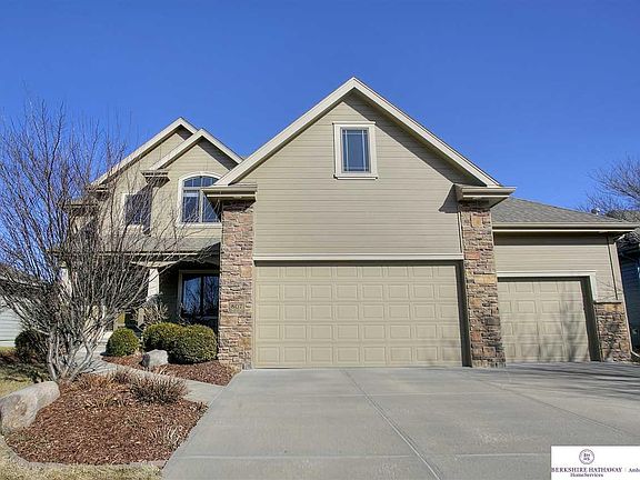 3rd image of 807 S 191st Ave