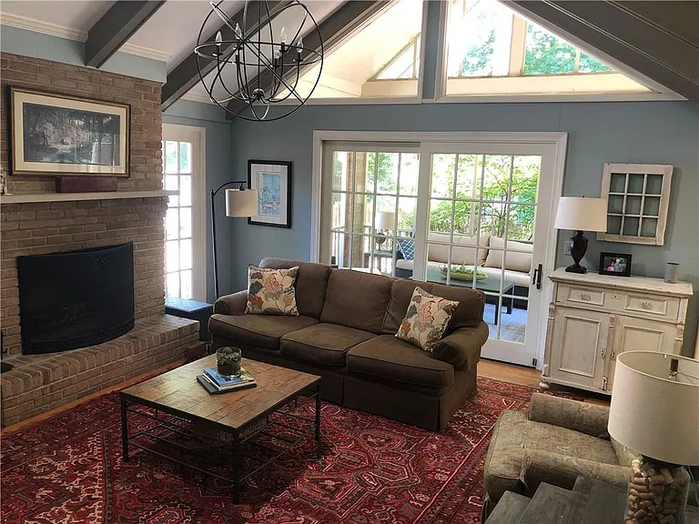 2823 Ridge Valley Rd NW — Photo 2