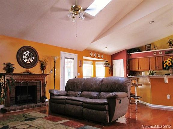 4th image of 3819 Hedingham Ct