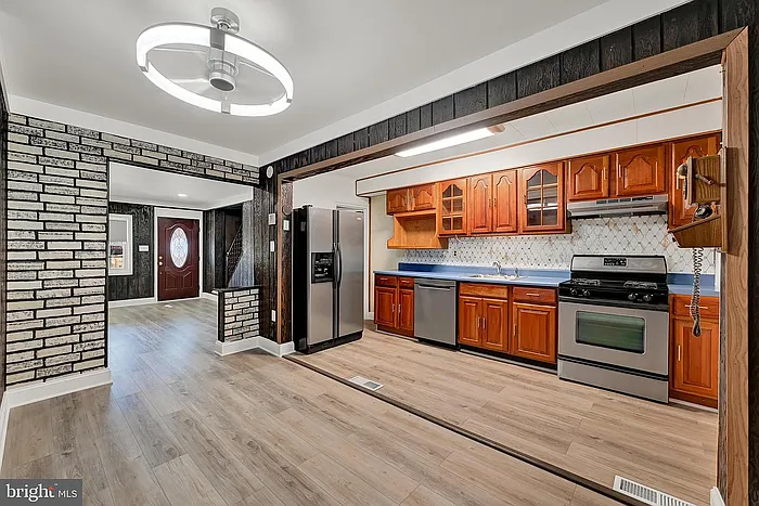 3 bed, 2.0 bath, $2,300 — Photo 1