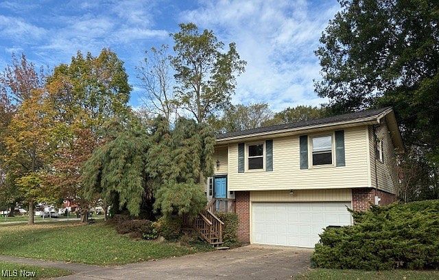 1st image of 835 Marilyn Dr
