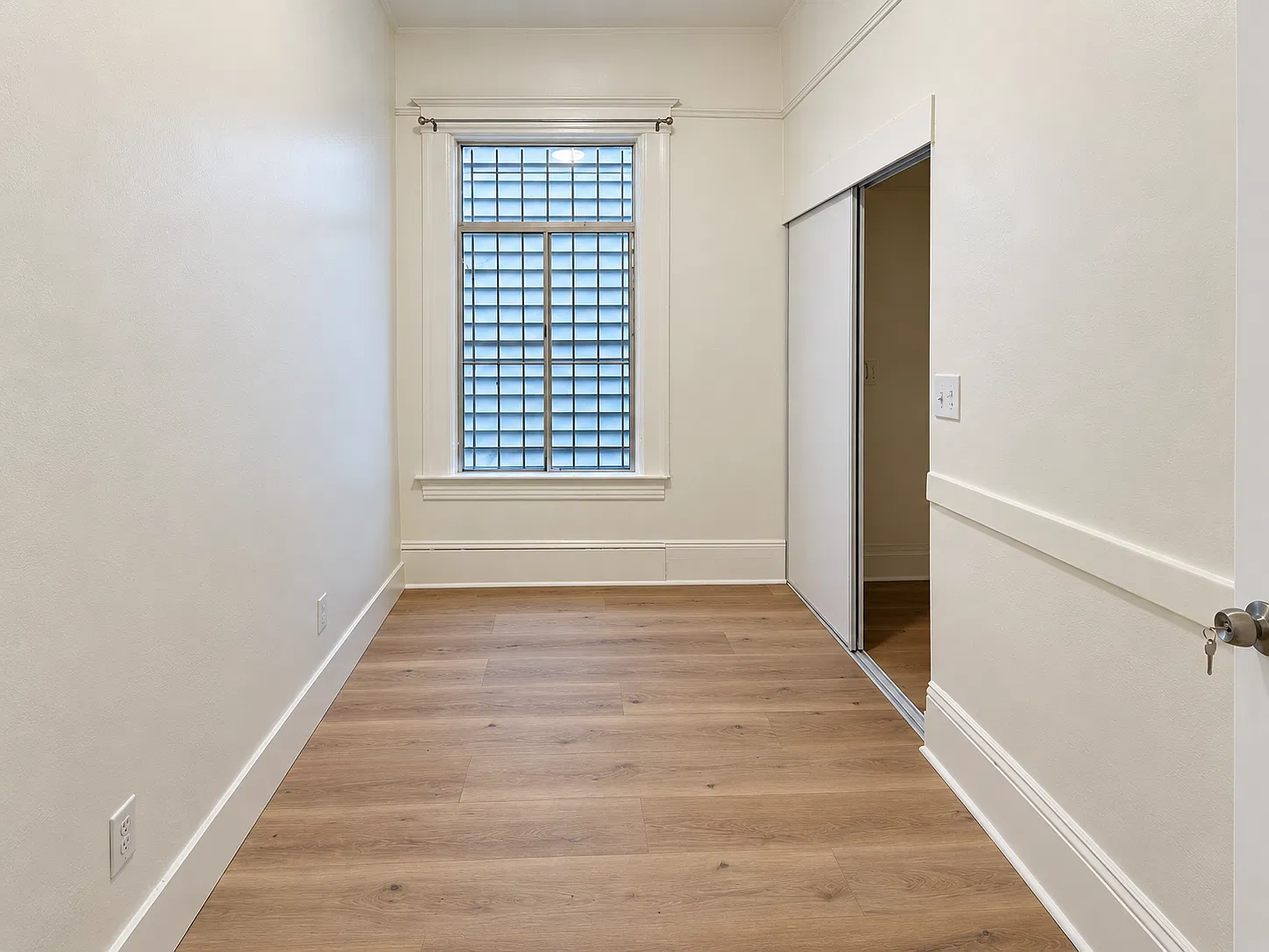 Studio, 140 sqft, $1,595 — Photo 2