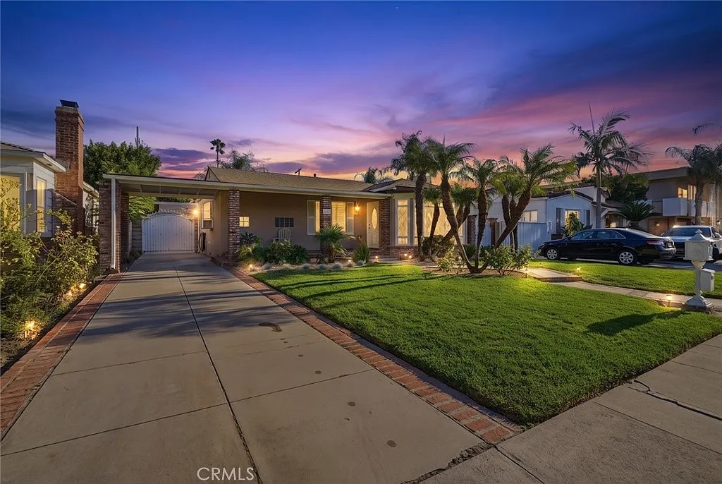 4 bed, 2200 sqft, $4,500 — Photo 2
