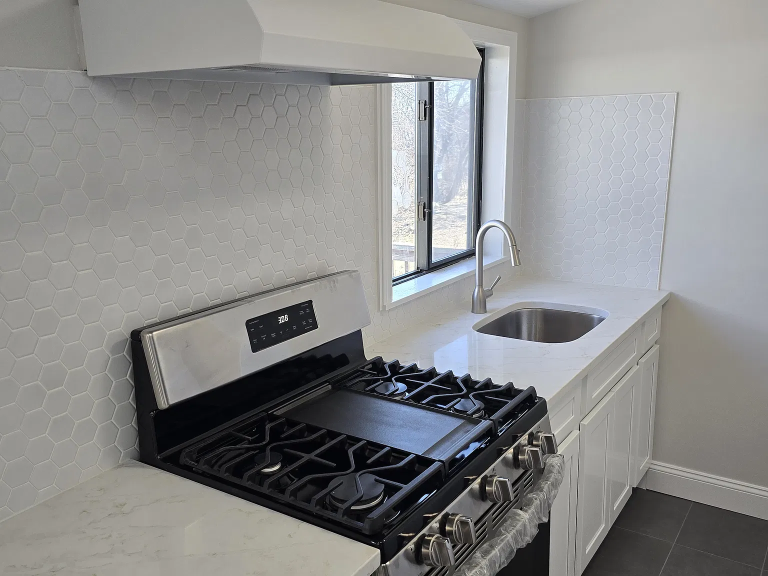 2 bed, $1,995 — Photo 2