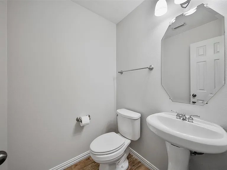 14 Beauty Bower Pl — Photo 10
