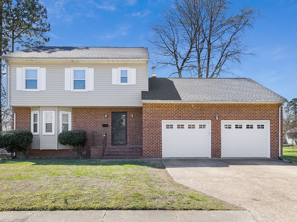 1st image of 226 Woodbury Forrest Dr