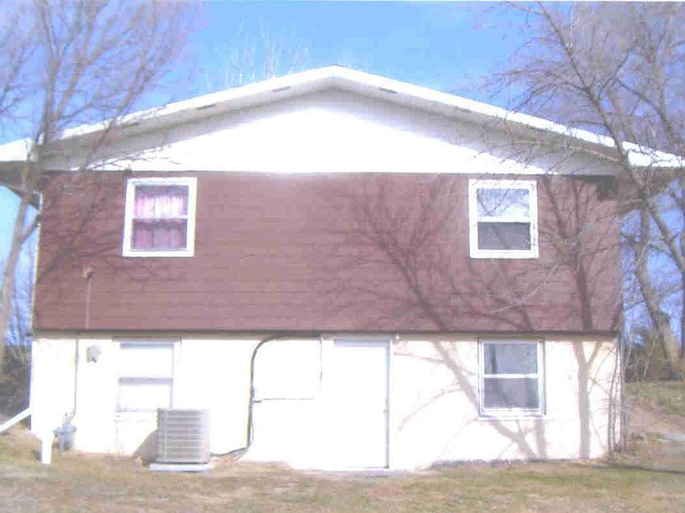 2nd image of 208 S Belle Fourche Ave