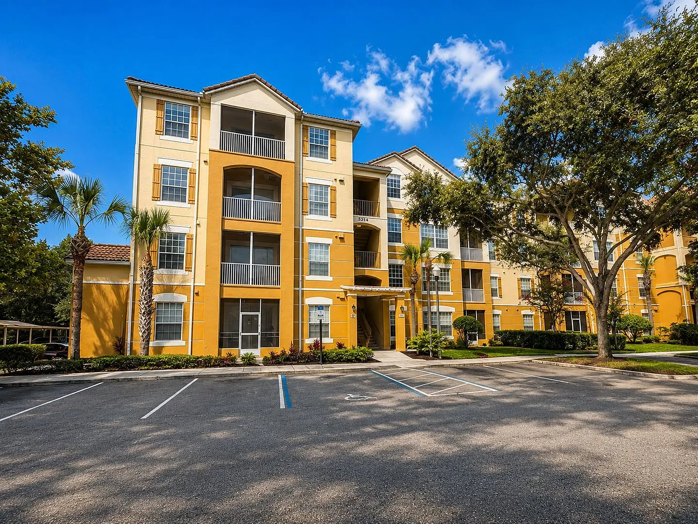 Freshly Painted 3-Bedroom Condo in Gated Stonebridge Reserve Prime MetroWest Location! — Photo 2