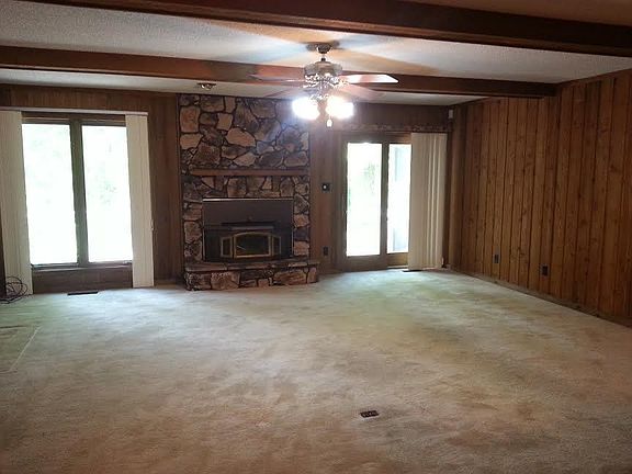 3rd image of 40 Redwood Ln