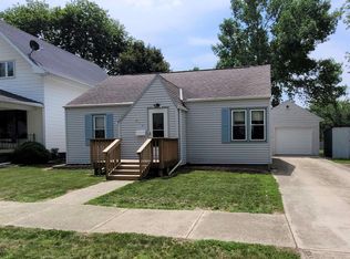 814 4th St, Sheldon, IA 51201