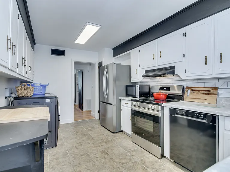 822 W Woodlawn Ave — Photo 10