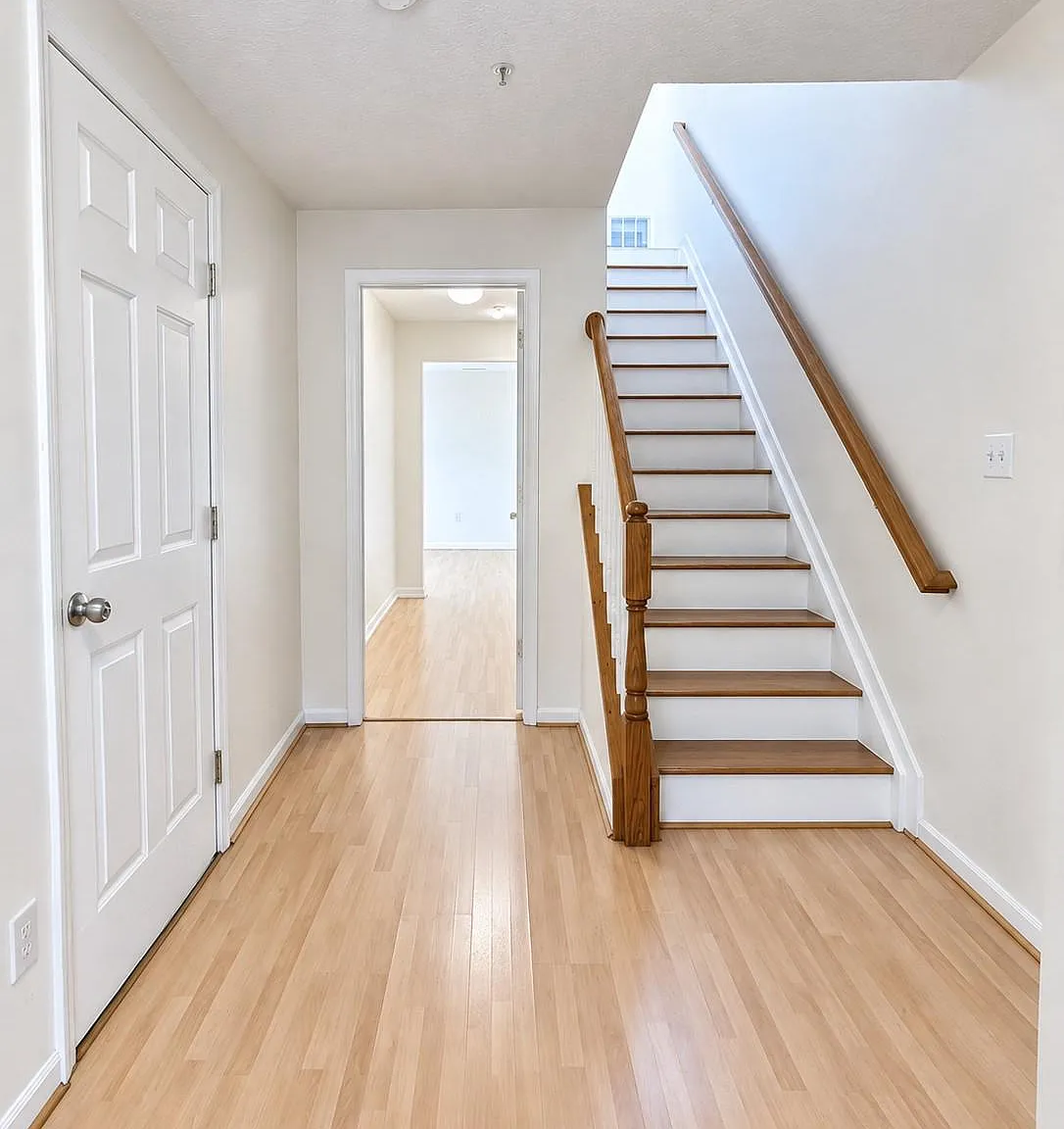 3 bed, 4.0 bath, 2220 sqft, $3,000 — Photo 2