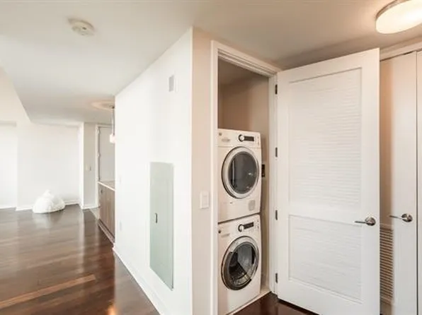 1000 Avenue At Port Imperial image 13 of 32