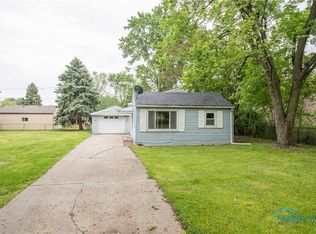 1906 Roselawn Dr, Toledo, OH 43611