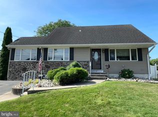 31 Rolling Ln, Hamilton, NJ 08690