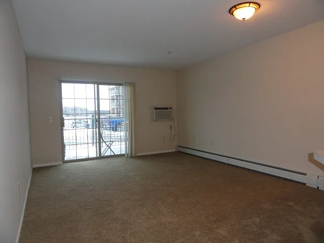 Building Photo - 17070 Adelmann St SE #113