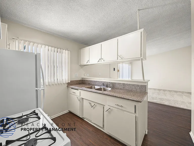 1818 W El Segundo Blvd — Photo 25