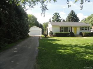 2988 Saunders Settlement Rd, Sanborn, NY 14132