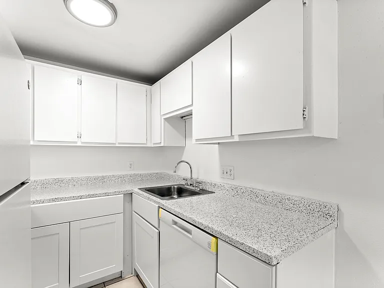 Mohawk Green Apartments — Photo 37