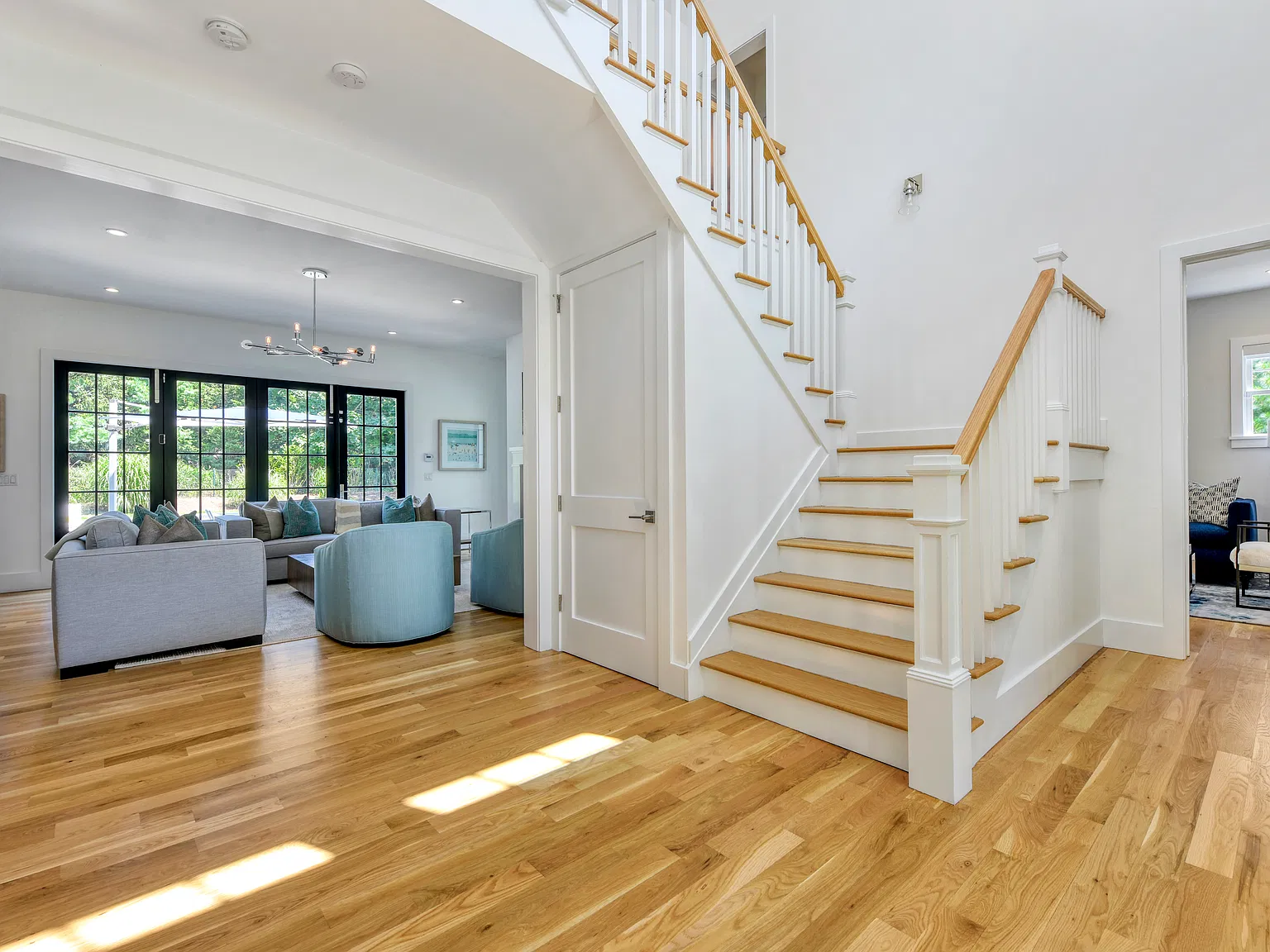 Designer Furnished Bridgehampton — Photo 3