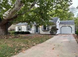 2531 SW College Ave, Topeka, KS 66611