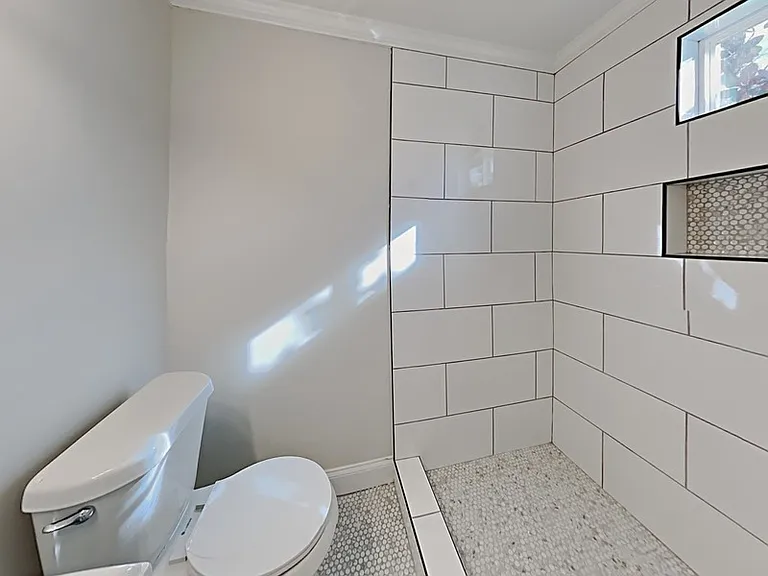 1539 N Morningside Dr NE — Photo 9