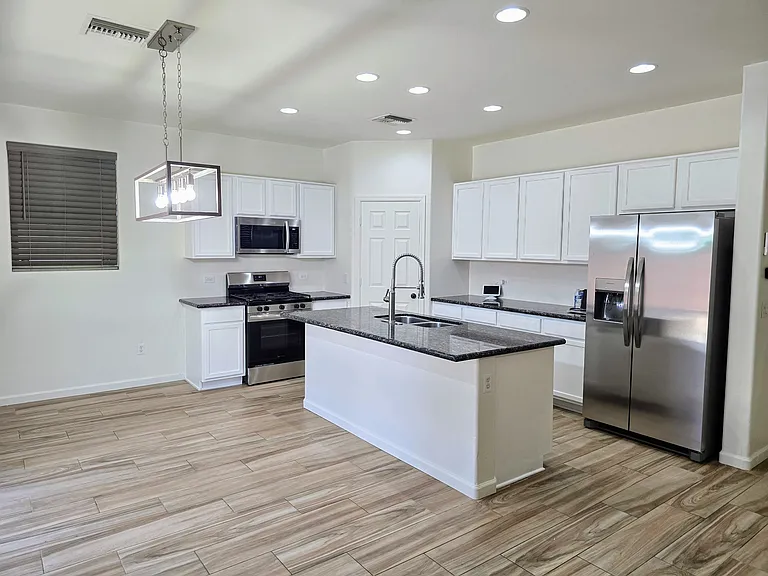 707 W Calle Capotasto — Photo 2