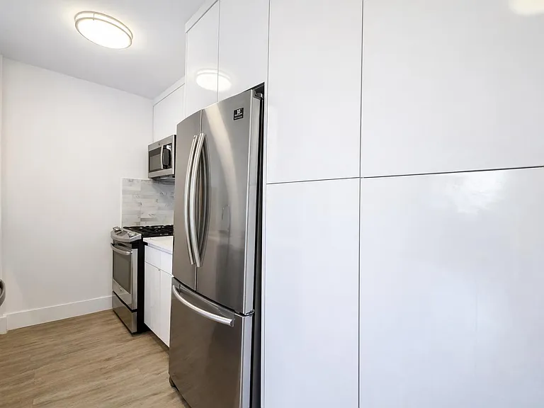 1735 York Ave #30A — Photo 4