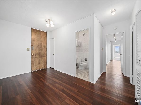 6 Horizon Rd APT 2402, Fort Lee, NJ 07024